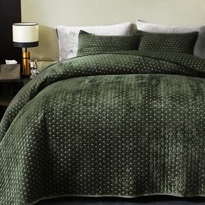 King Velvet Quilt Set Army Green / 3pc (2 Shams)